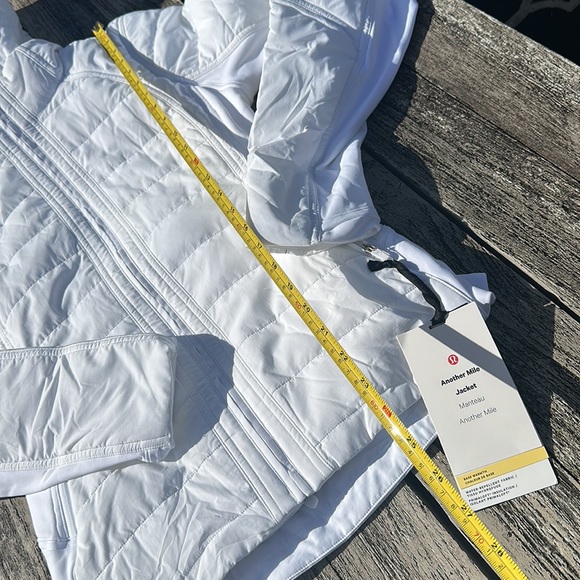 Lululemon Another Mile Jacket White size 6 NWT $228 - Picture 3 of 8